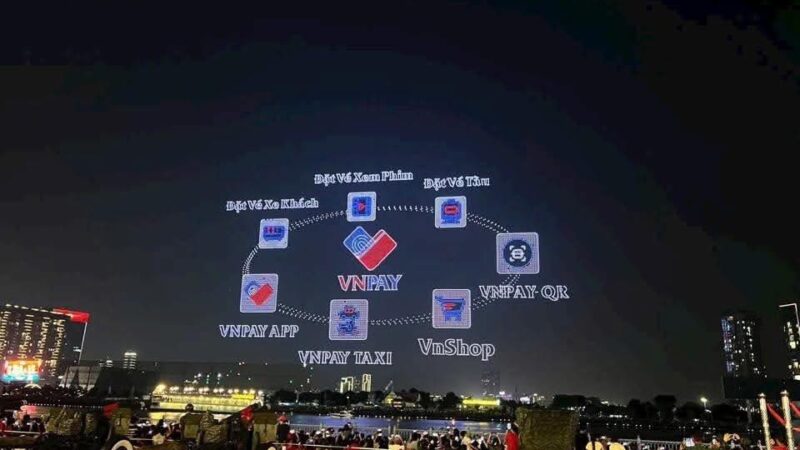 VNPAY BỊ CHỈ TRÍCH DỮ DỘI VÌ TẬN DỤNG QUẢNG BÁ TRONG BUỔI TỔNG DUYỆT DRONE