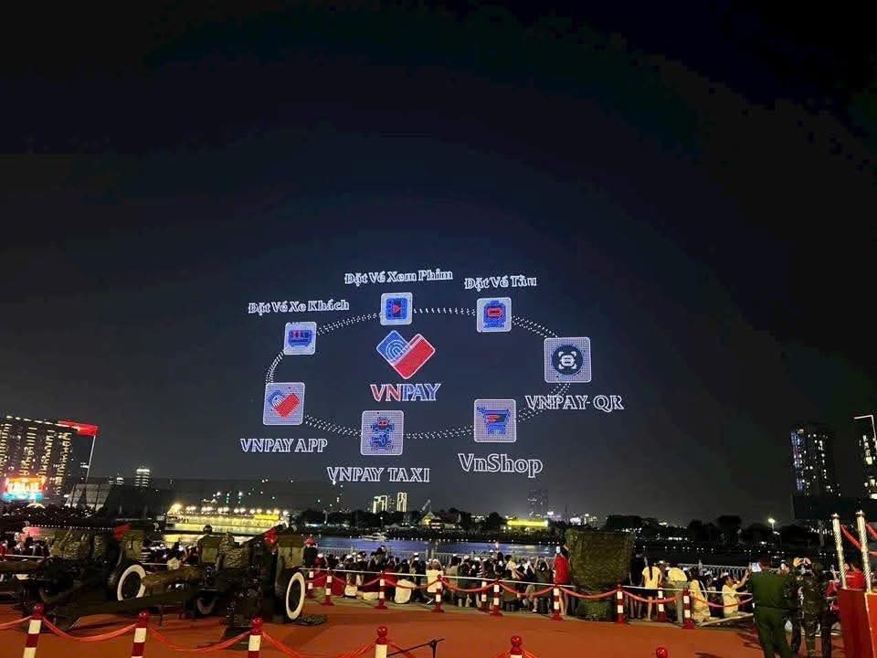VNPAY BỊ CHỈ TRÍCH DỮ DỘI VÌ TẬN DỤNG QUẢNG BÁ TRONG BUỔI TỔNG DUYỆT DRONE