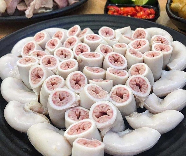 Giám đốc Sở An toàn thực phẩm TP HCM: Lòng se điếu rao bán hàng ngày có thể là giả và được làm bằng phụ gia, hóa chất