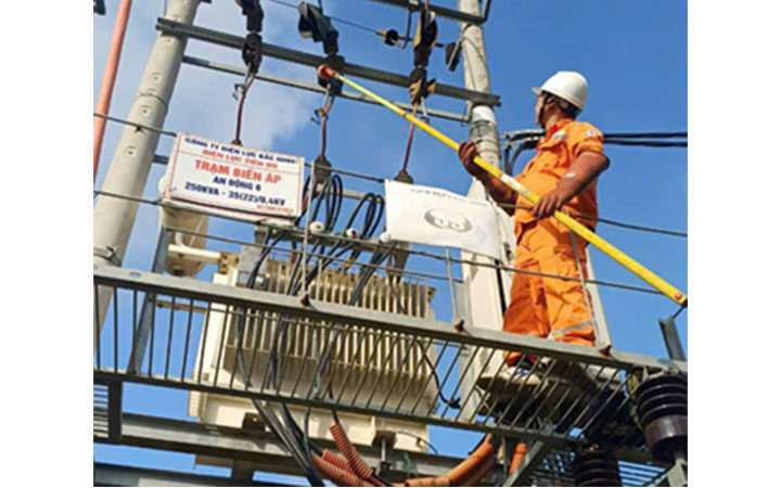 Giá điện tăng 4,8%, lên hơn 2.200 đồng/kWh