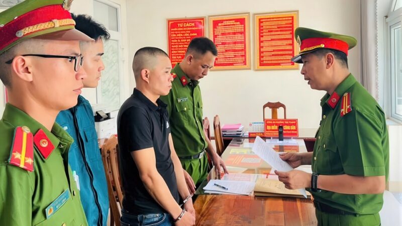 Nhẫn tâm lừa đổi vé số giả trúng thưởng, chiếm đoạt tiền của người khuyết tật