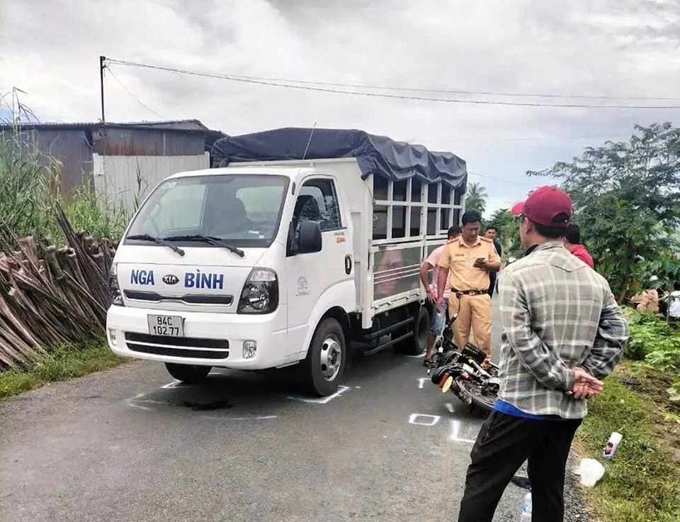 Tài xế trong vụ nổ súng ở Vĩnh Long bị liệt nửa người, còn mảnh vỏ đạn trong não