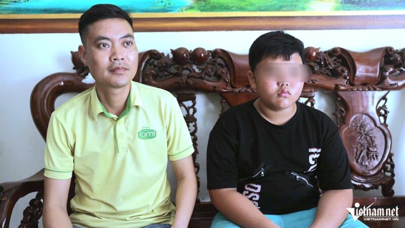 Vụ thanh niên nhảy sông cứu 4 học sinh: ‘Con tôi quỳ khóc, nói xin lỗi bên thi thể anh Doanh’