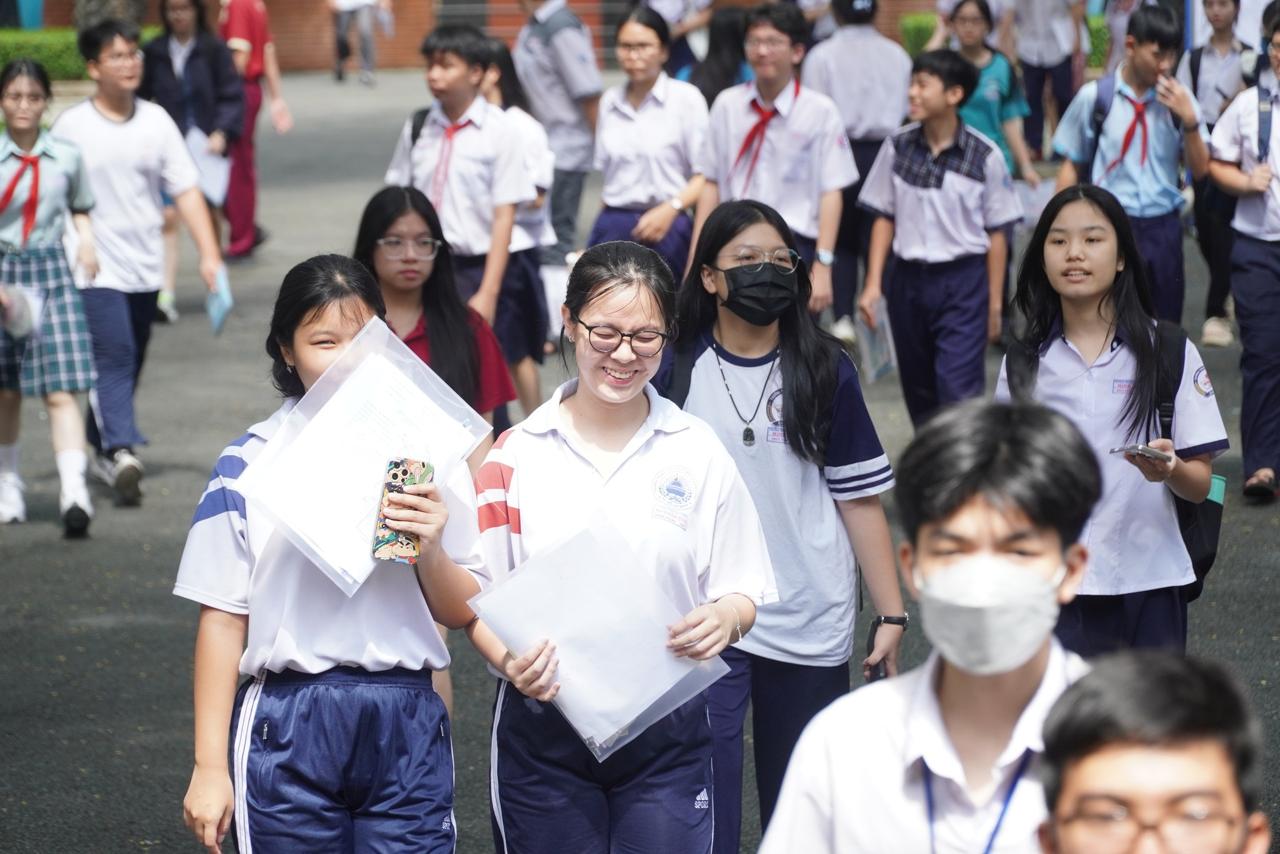 QUỐC HỘI ĐÃ THÔNG QUA: Chính thức miễn học phí cho học sinh công lập, hỗ trợ học phí tư thục