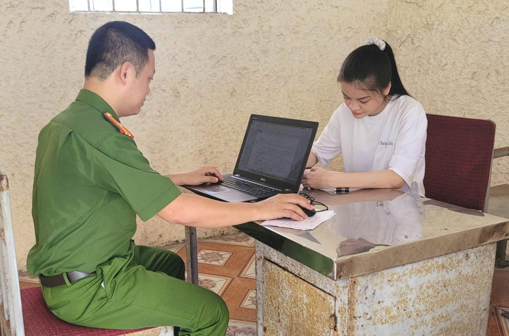 Cô gái 23 tuổi chiếm đoạt 17 t:ỷ đồng chỉ sau 5 tháng ‘tung chiêu’
