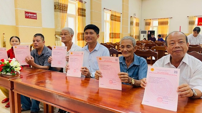 Cấp sổ đỏ thần tốc và chuyện dân chỉ cần đi một lần, còn lại để cán bộ lo
