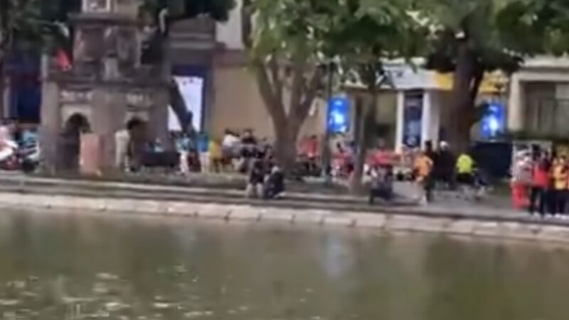 Vụ cô gái không mặc quần áo lội xuống Hồ Gươm: Nạn nhân đã tử vong, hé lộ nguyên nhân