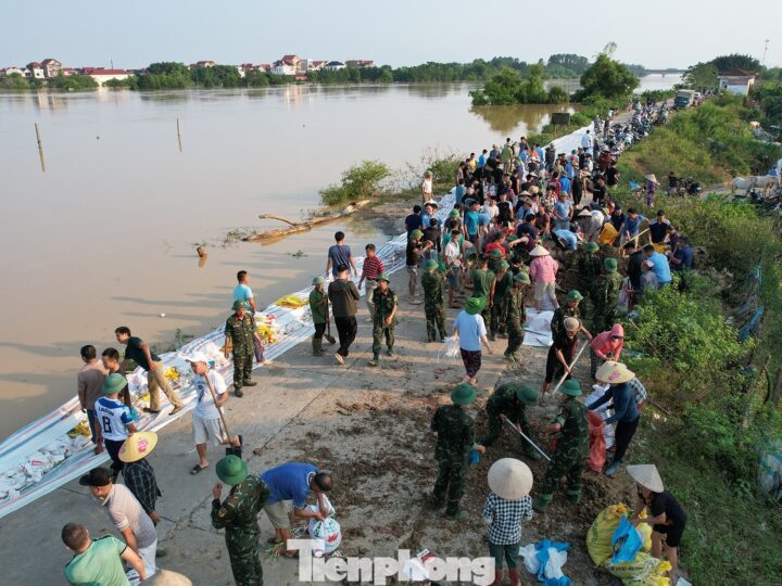 Nước sông Cầu vượt báo động 3 hơn 2 mét, Hà Nội thông báo khẩn cấp di dời dân